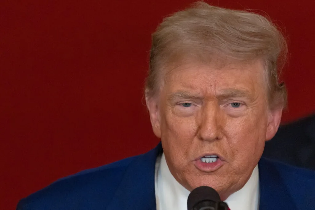Trump muda de tática e ameaça os parceiros comerciais do Irão