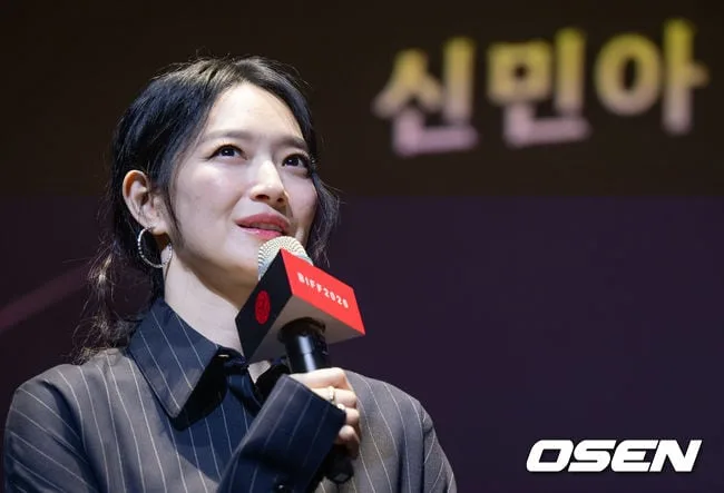 [사진]신민아, '재혼 황후' 기대하세요