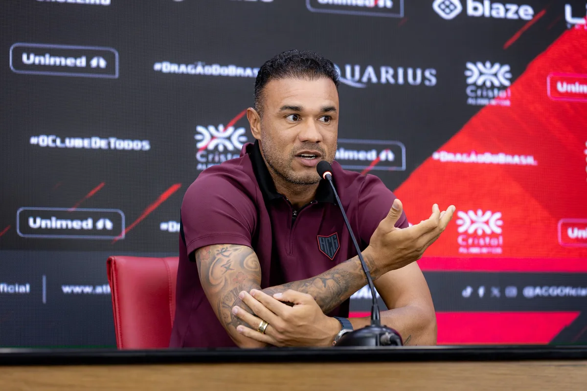 Roger Silva elogia momento de Bruno José após gol diante do Avaí
