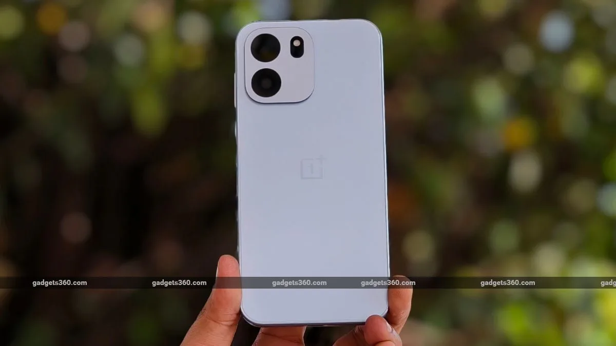 Best Smartphones with AI Features Under Rs. 30,000 in India: OnePlus Nord CE 6, Motorola Edge 70 and More