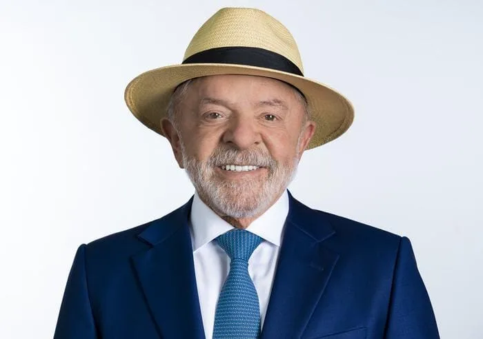 Foto de Lula com chapéu na urna não é propaganda eleitoral, diz MP