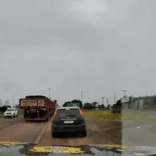 Câmera registra perseguição que terminou com jovem preso com carga de cigarro