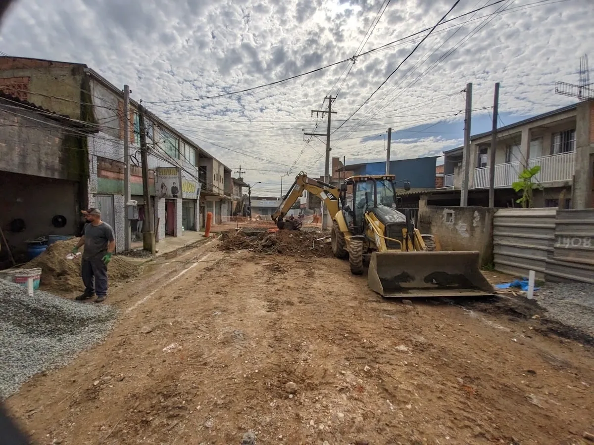 Rua do Comércio no bairro Caximba em Curitiba é interditada