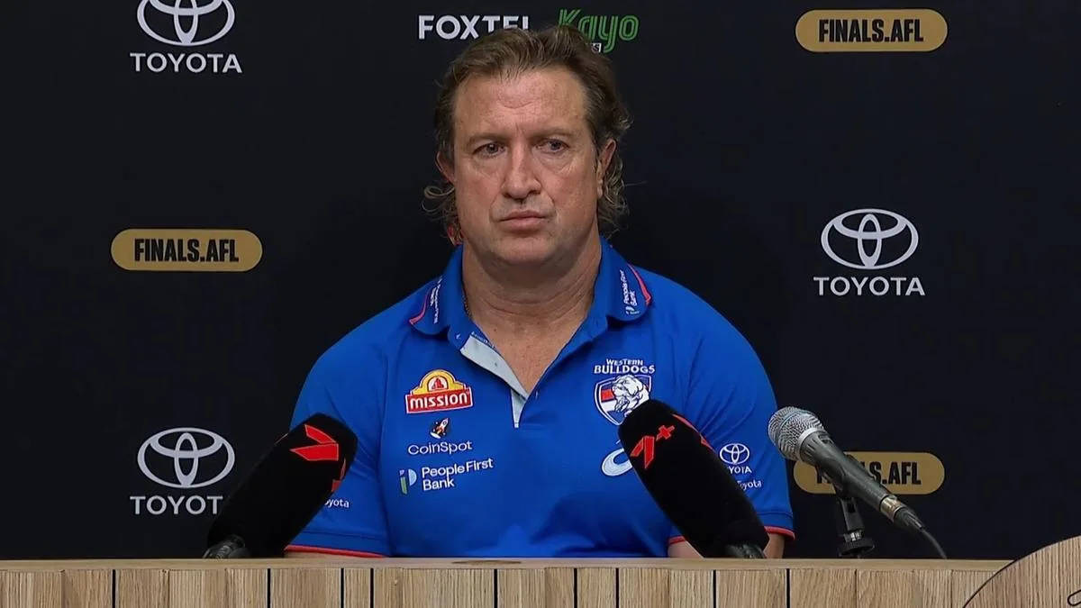 Bulldogs coach Luke Beveridge cops backlash after comments about Tim Membrey’s kick after the siren