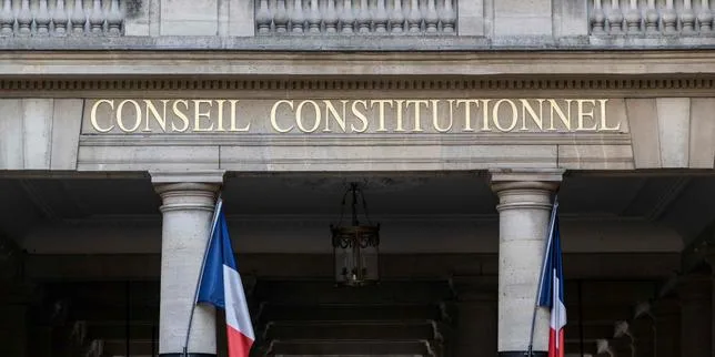 Interdiction des réseaux sociaux aux moins de 15 ans : le Conseil constitutionnel inflige un camouflet à l’exécutif