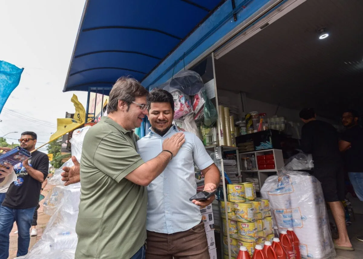 Fábio Rueda percorre o Manoel Julião e reforça campanha baseada no diálogo e na escuta