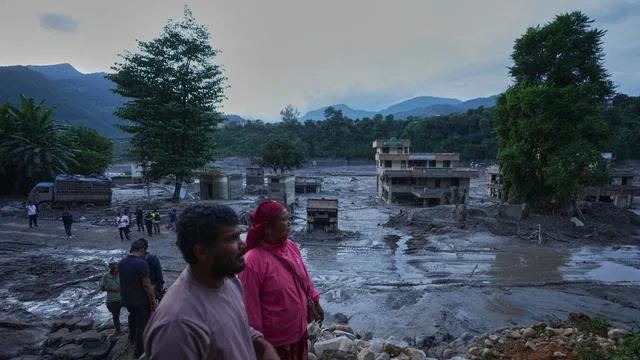 Katastrophe im Himalaya: Zahl der Todesopfer steigt nach Sturzflut auf 472