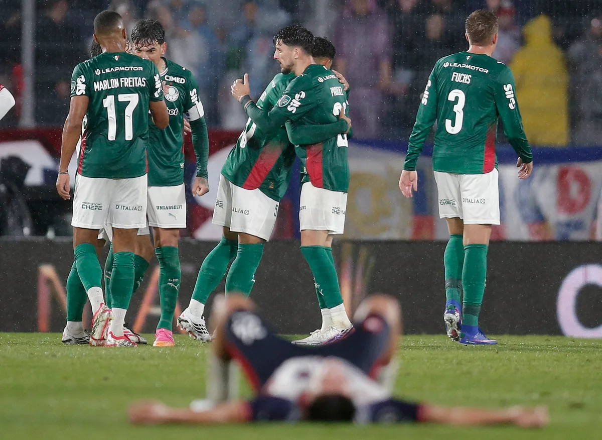 Análise: Palmeiras sabe sofrer, vence com cara de Libertadores e vai às quartas pela 14ª vez