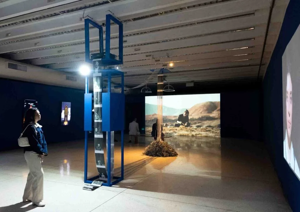 Bienal de Curitiba conta com inusitadas obras interativas