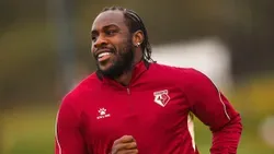 OFICIAL: Michail Antonio regressa a Inglaterra para jogar no Watford