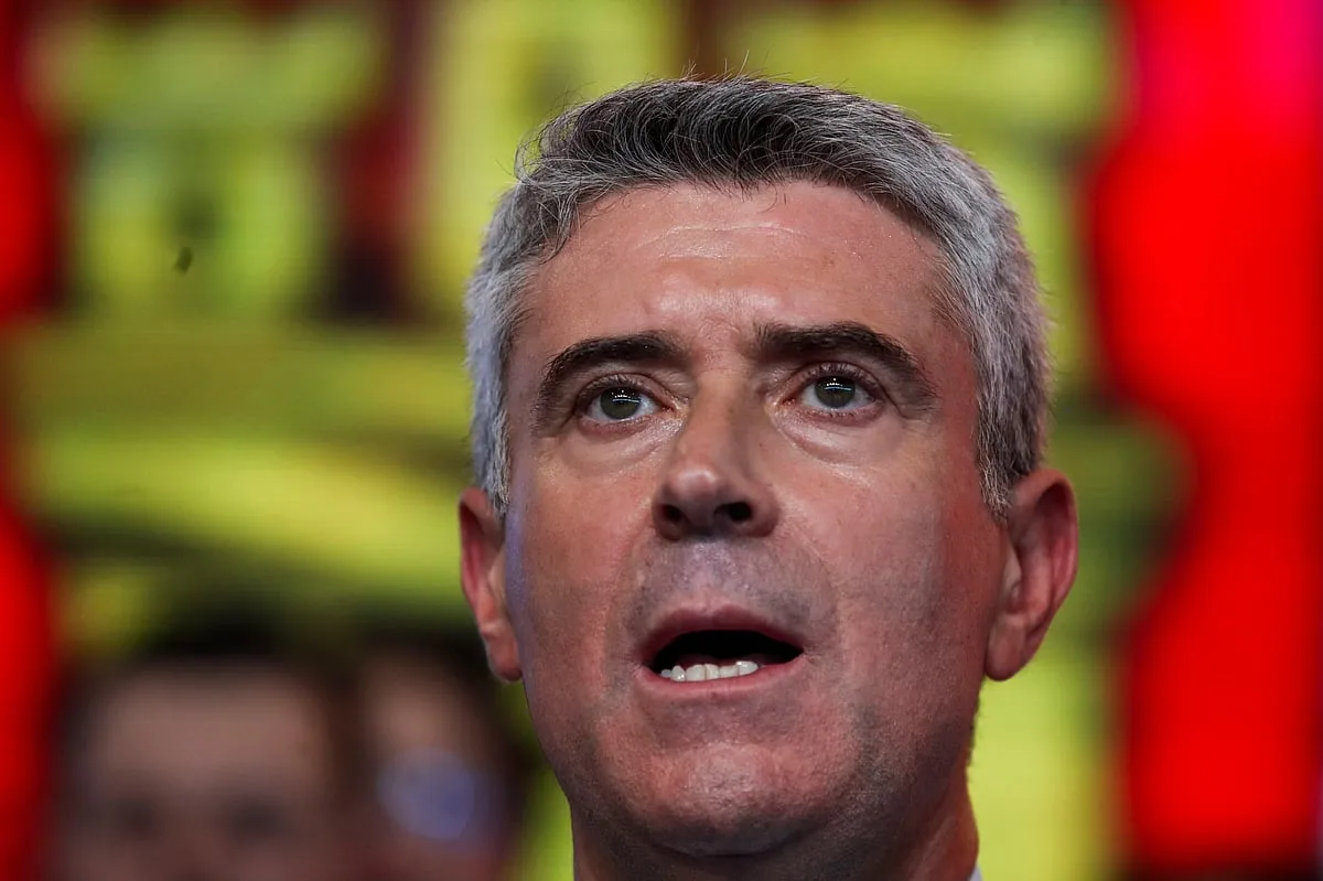 Carneiro diz que o PS foi o primeiro a defender a redução do IVA dos combustíveis