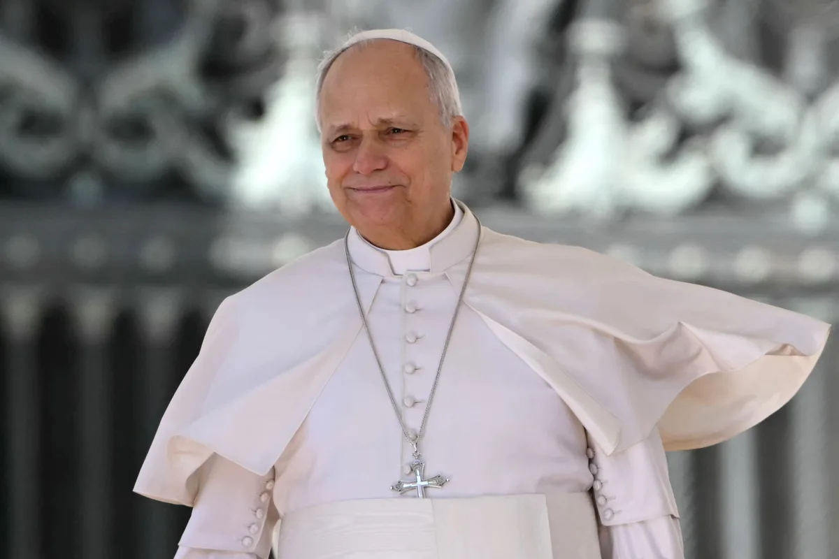O que se sabe sobre a cirurgia do papa Leão XIV, que será internado nesta terça-feira
