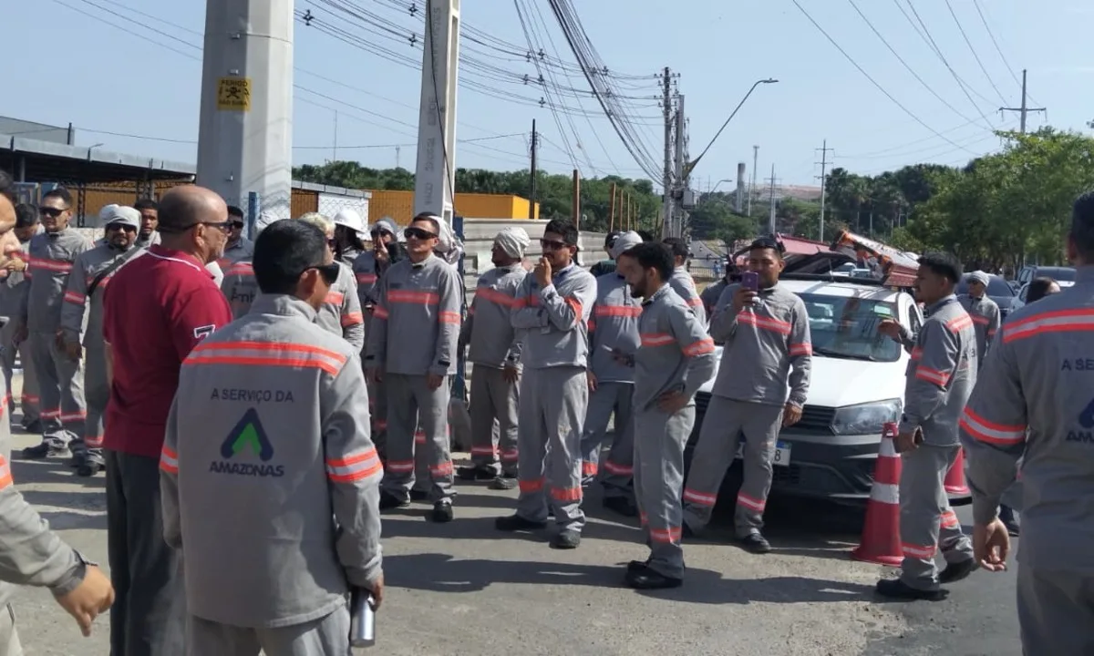 Eletricistas terceirizados da Âmbar Energia fazem paralisação em Manaus e cobram melhores condições de trabalho