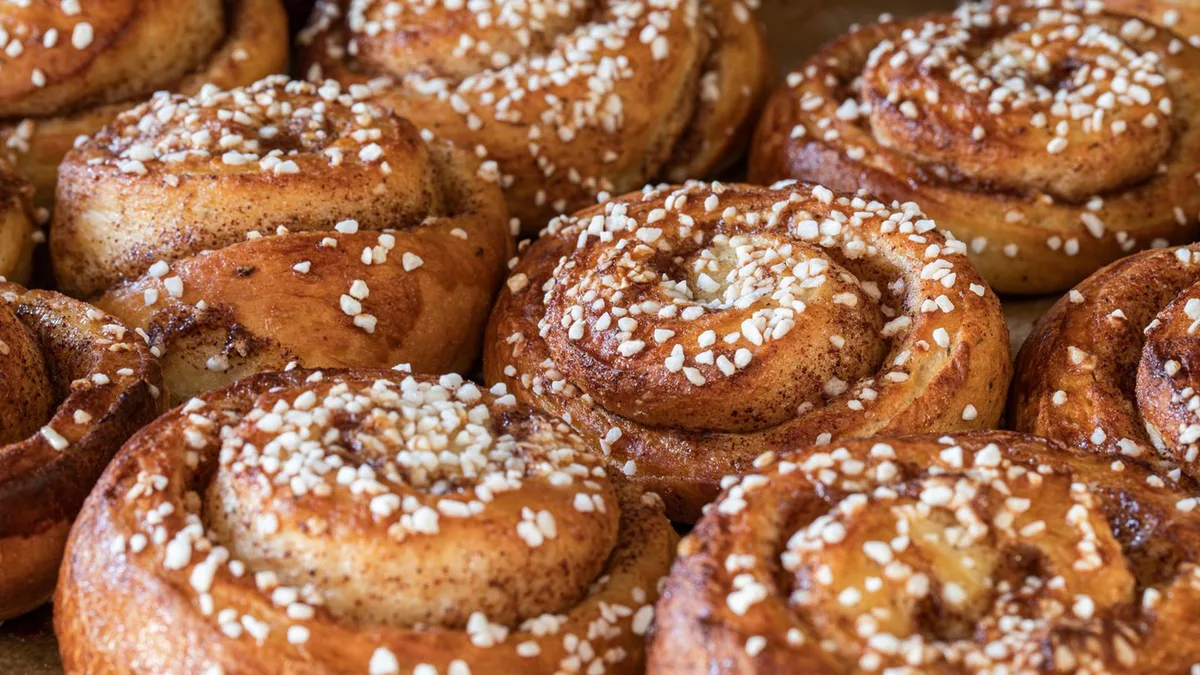 Herbstliche Küche: Rezept für leckere Kürbis-Zimtschnecken – verfeinert mit Marzipan und Mandeln