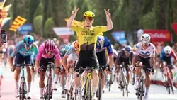 VÍDEO: Brennan «bisa» ao sprint e Pogacar mantém-se líder na Vuelta