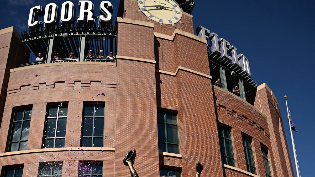Carrigg's 2-run single in 7th lifts Rockies to 5-3 win, moving Mariners to verge of elimination