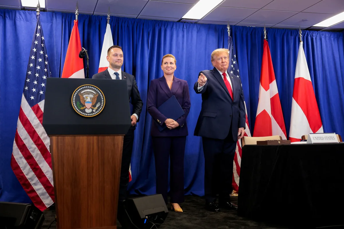 Trump assina acordo de segurança com Groenlândia: 'Não queremos adversários chegando perto'