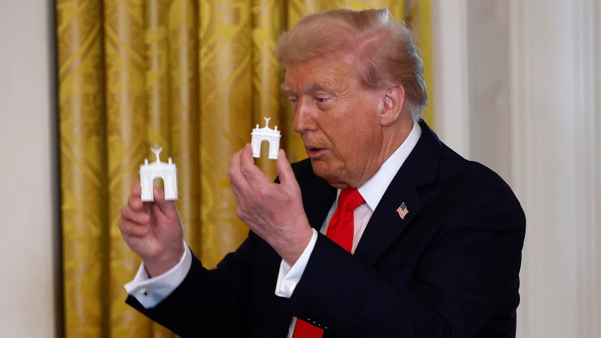 Trump Faces New Battle Over His Tacky Arch