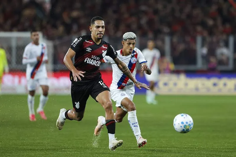 Athletico vence Bahia por 2 a 1 e abre vantagem na tabela