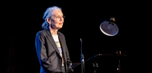 Anne Carson / Nobelpreis: Sie schreibt, wie sie lebt. Ohne Kompromisse, ohne Erklärungen, ohne Angst.