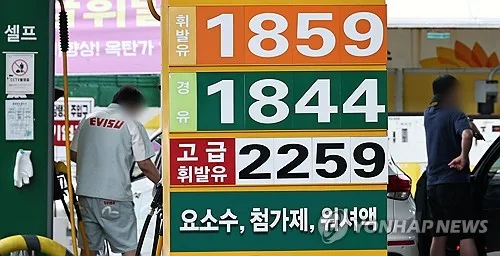 주유소 기름값 14주째 내려…휘발유·경유 1천800원 중반대