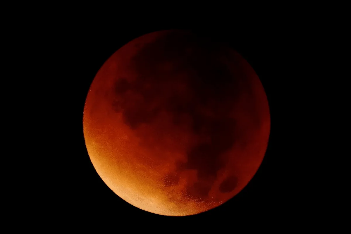 Eclipse lunar em Peixes: fenômeno pede limpeza energética para se libertar do que não serve mais