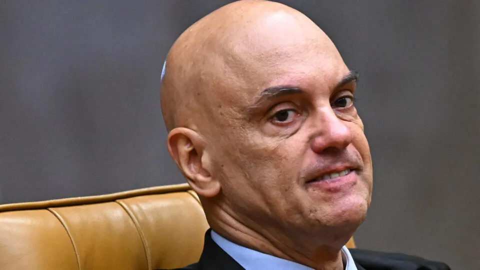 Mensagens de Vorcaro com Moraes provocam reação de políticos da direita; confira