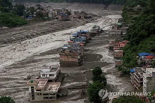 [속보] '네팔 대홍수' 사망자 100명으로 늘어…실종자는 403명