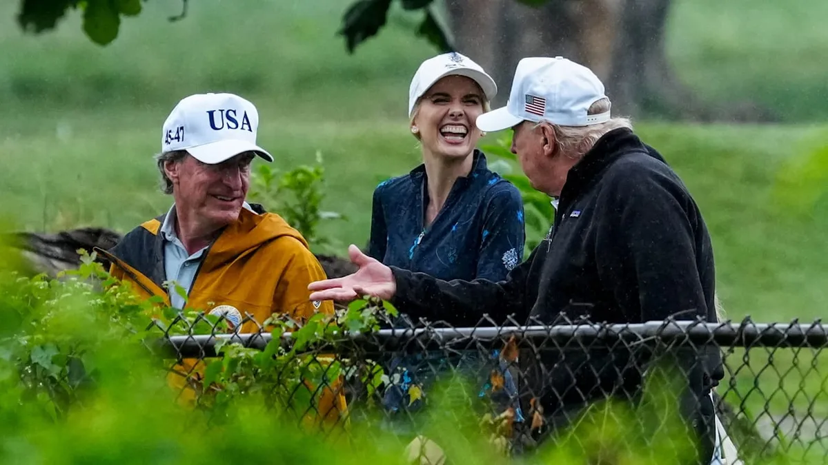 Trump und seine Assistentinen - „Auffallend viele hübsche junge Frauen in seinem Umfeld“