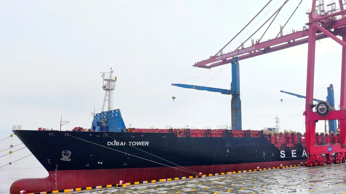 La solution pour contourner le détroit d'Ormuz? La Chine a envoyé un premier porte-conteneurs pour l'Europe en passant par l'Arctique