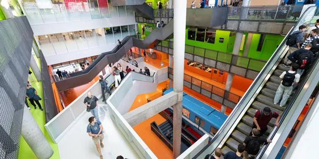 Au Canada, les étudiants étrangers délaissent les universités après le resserrement des conditions d’immigration