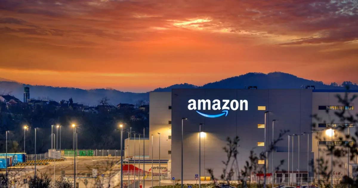 Amazon é processada por cobrança oculta em anúncios digitais