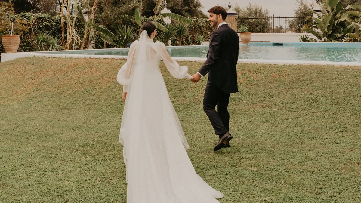 Andrea, la novia sevillana que diseñó toda la papelería de su enlace: "Queríamos reflejar la llegada de la primavera"