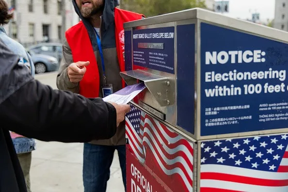 Suprema Corte dos EUA dá vitória a Trump sobre voto pelo correio