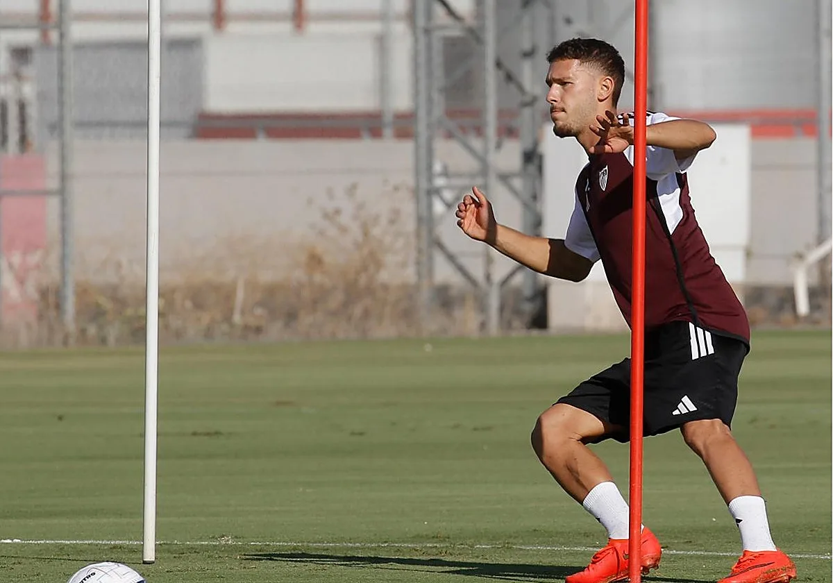 Stassin se pone la botas y pisa césped en el entrenamiento de este jueves