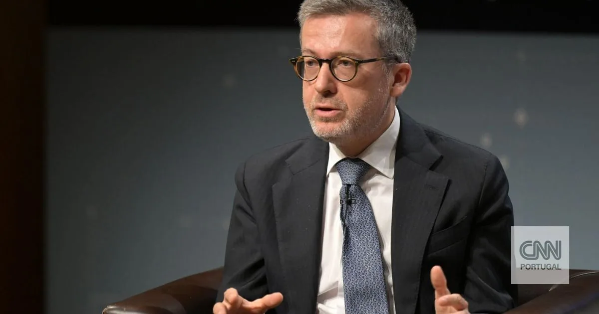 "Tenho imagens de pessoas a entrar dentro dos caixotes de lixo": Moedas diz que o Volta é "uma vergonha" e pede ao Governo que siga o caminho de França