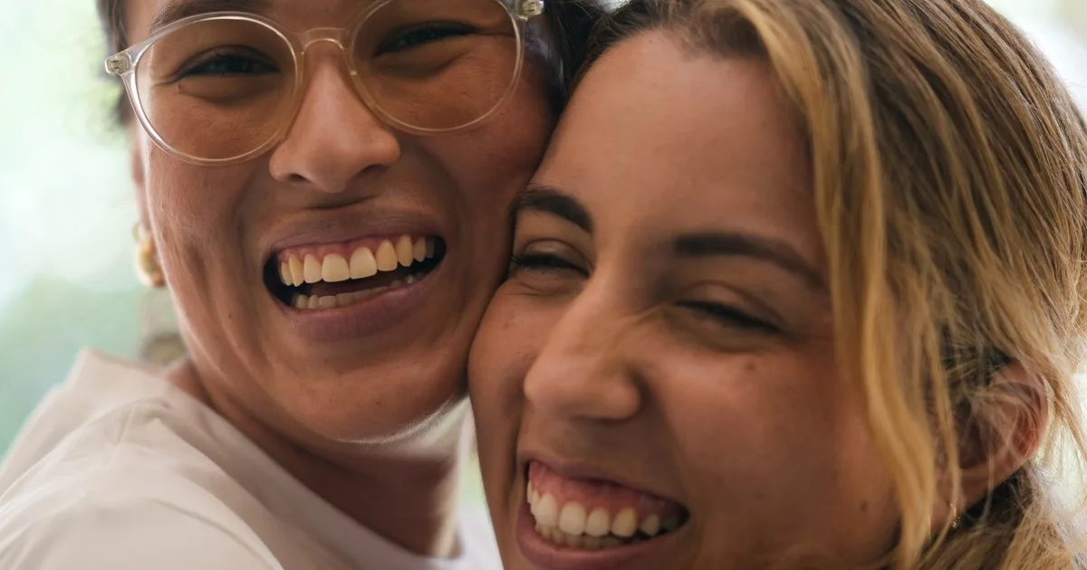 Tras años de lucha, dos mujeres logran el primer matrimonio igualitario de Bolivia: apoyos y críticas