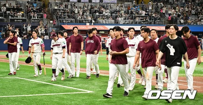 ‘속절없는 6연패 추락’ 키움, 10구단 최초 4년 연속 꼴찌 단 1패 남았다…두산, 2연패 탈출→PS 확정 보인다