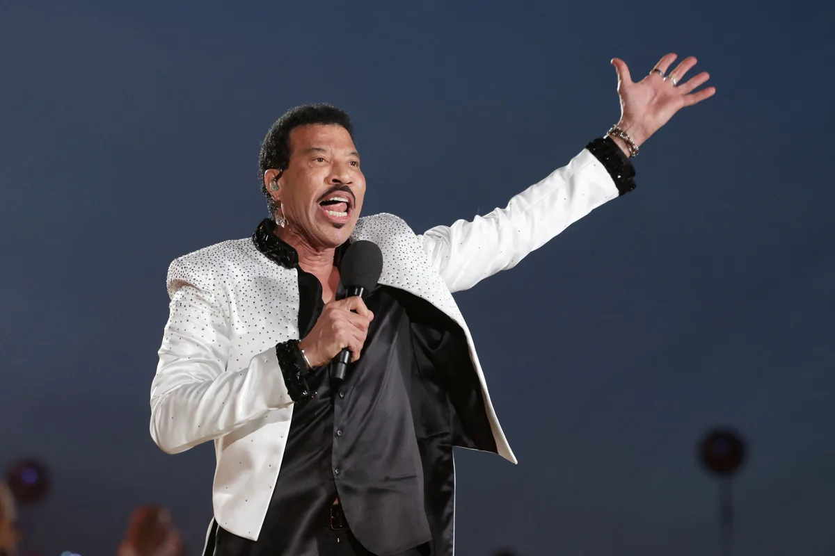 Lionel Richie: médicos suspeitam de problema cardíaco no cantor, que segue na UTI