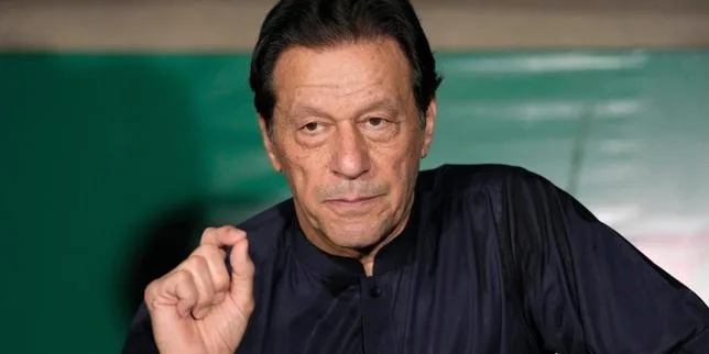Au Pakistan, l’ex-premier ministre Imran Khan transféré à l’hôpital pour examens médicaux sur ordre de la Cour suprême