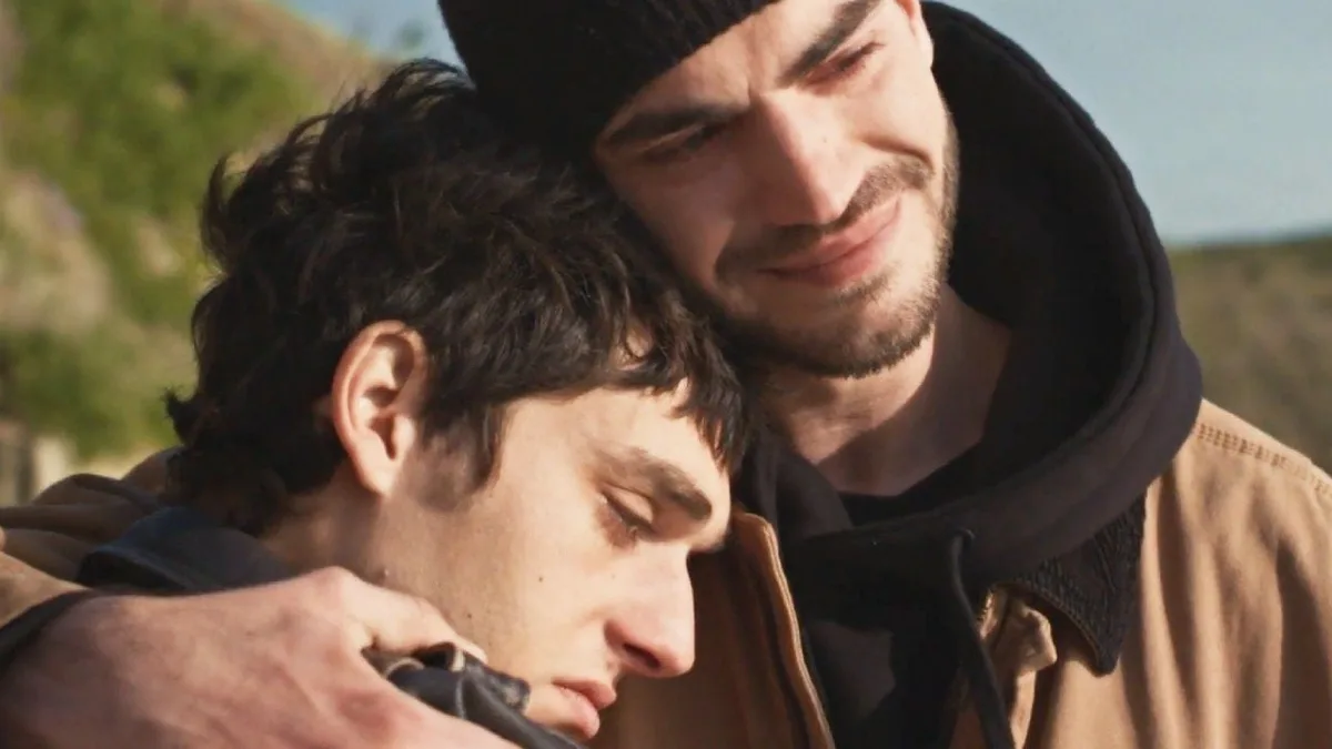 On aboie en silence : saviez-vous que le film de France 2 est adapté d’un livre de Gringe ?