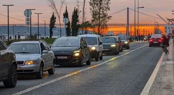 Motoristas da UE e Reino Unido movem ação inédita contra a Uber