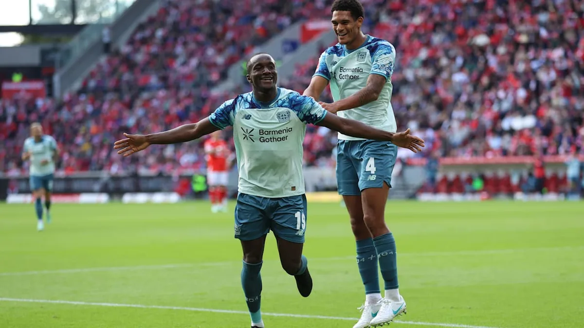 Schlenzt ihn wie... - Diaby macht es wie Olise