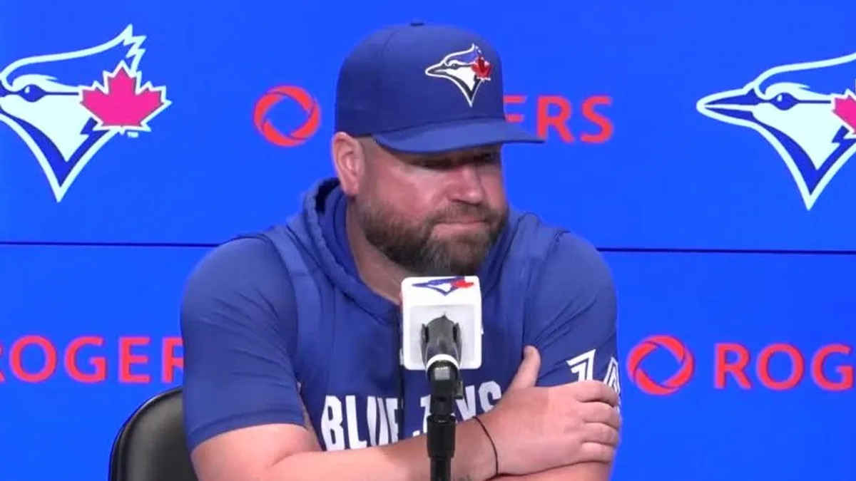 Blue Jays’ Schneider reviews Lukes’ baserunning, Guerrero Jr.’s error