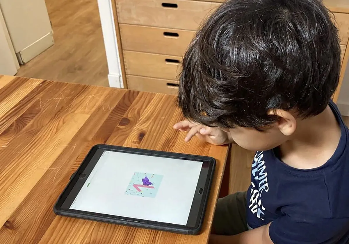 Si tu hijo lleva una tablet al colegio, esta Lenovo de 11 pulgadas aguanta el día sin cargar
