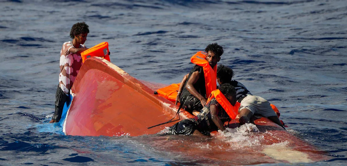 Mauretanische Küstenwache rettet 42 Migranten – Organisationen entdecken dutzende Leichen im Wasser