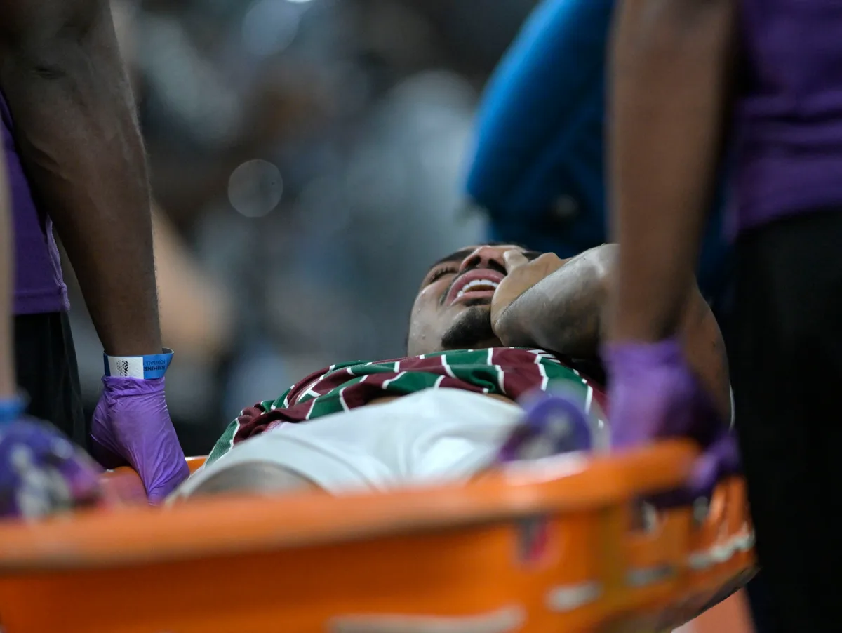 Entenda o que é o derrame articular que fez John Kennedy, do Fluminense, voltar ao hospital