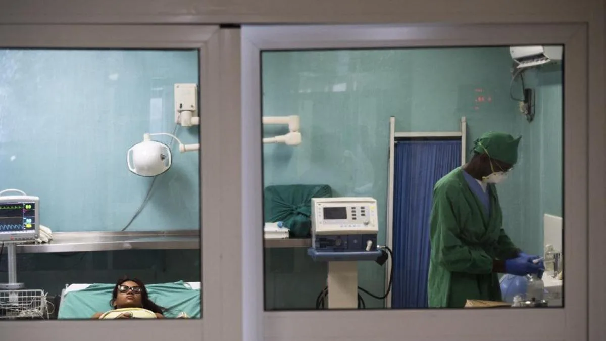 La asfixia de los médicos en Cuba: “No duermo pensando en si habrán sobrevivido”