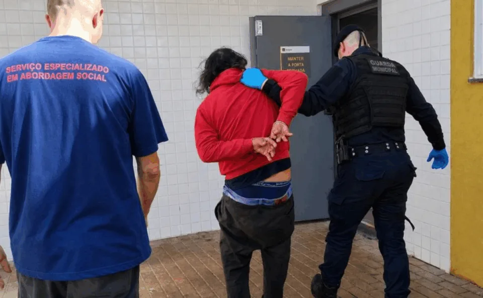 “Apenas uma maneira de dizer”: homem é preso por injúria racial em Cascavel após ofender servidora na rodoviária