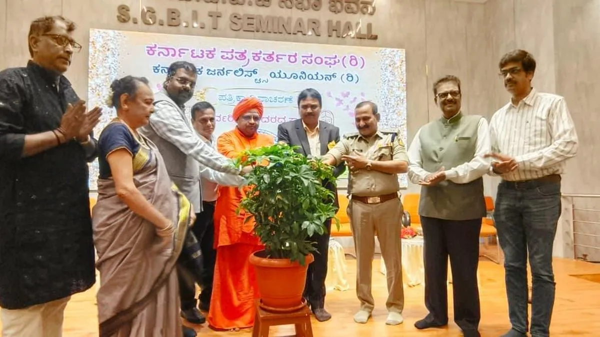Journalists should learn skills to use AI, says seer